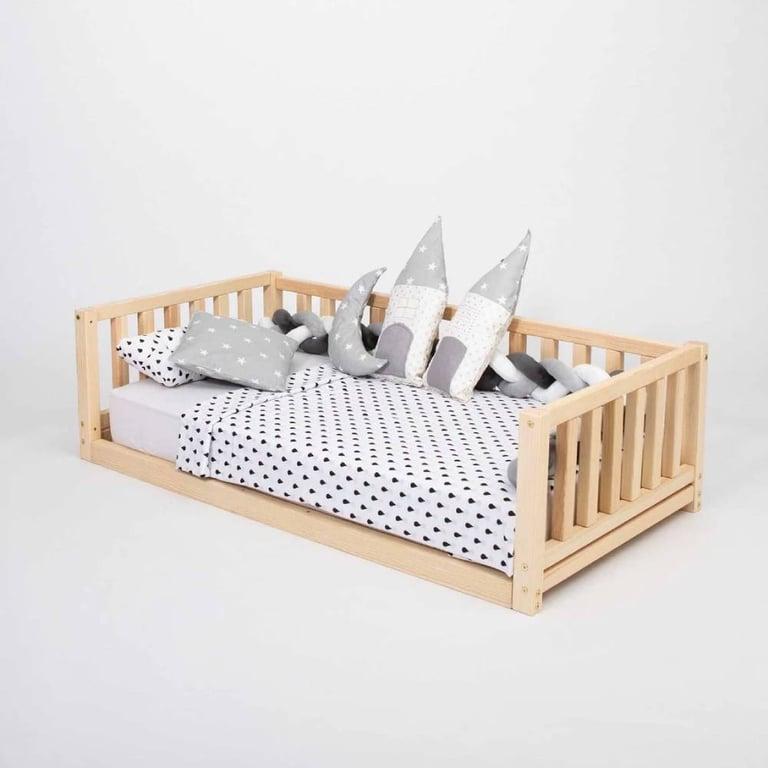 Montessori Montessori House Bed Queensize Vloerbed met Relingen Dennenhout