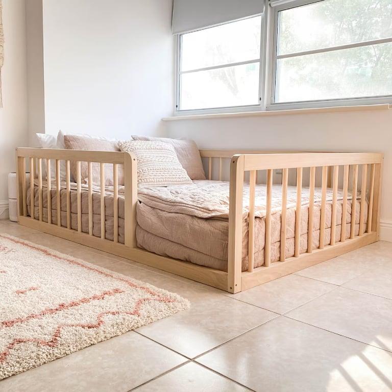 Montessori Simply Sori Queensize Hardhouten Vloerbed Met Relingen en Latten Naturel