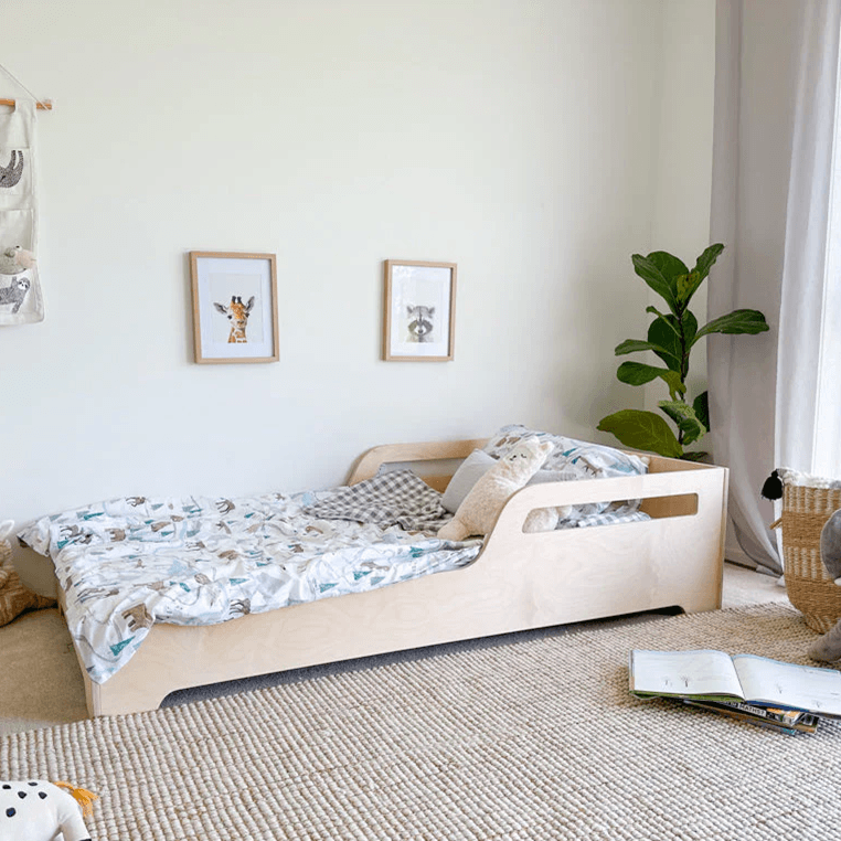 Montessori Magic of Wood Montessori Bed Met Uitsparingen Eenpersoons