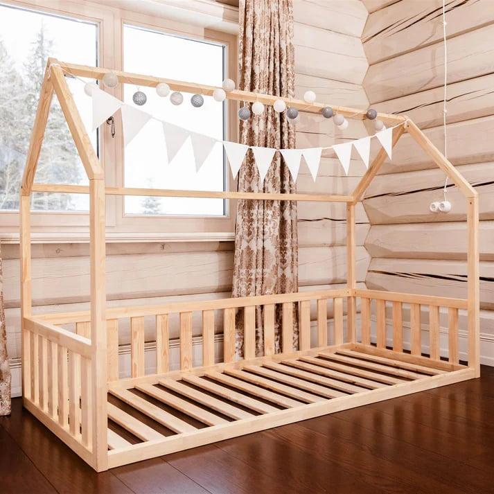 Montessori Roomix Peuterhuis Vloerbed 160 x 90 cm Met Naturel Houten Afwerking, Volledig Open Voorkant en 41 cm Hoogtebarrière